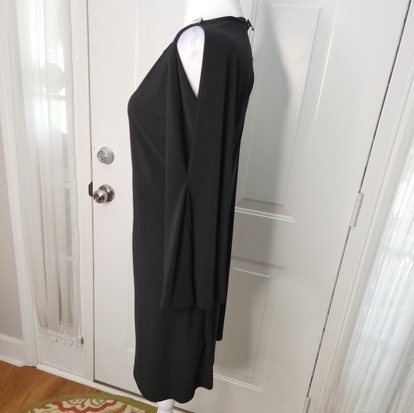 NWT Nik and Nash Black Cold Shoulder with Rhinestone Piece on Shoulder  Size Med - Picture 6 of 7